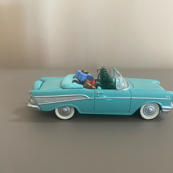 Hallmark Christmas tree Ornament 1957 Chevrolet Bel Air - Picture 3 of 3